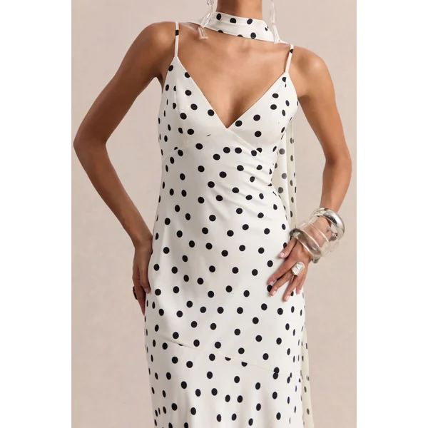 Starling | Robe longue en satin mat blanc à pois noirs à encolure plongeante avec détail écharpe