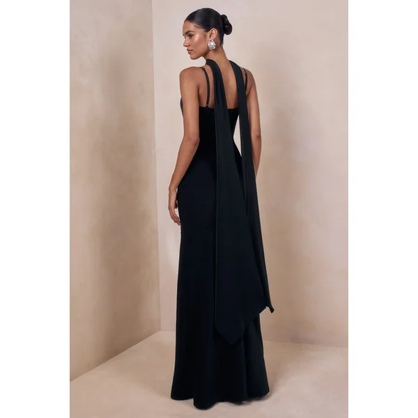 Starling | Robe longue noire en satin à décolleté plongeant avec détail d’écharpe