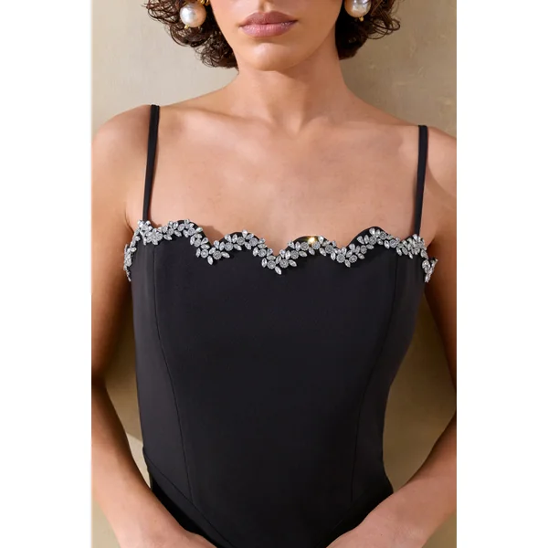 Story | Robe longue noire à encolure cœur festonnée avec détails ornés