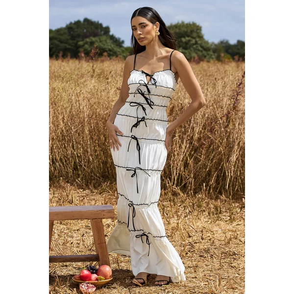 Summer Breeze | Robe longue blanche à bretelles avec volants et fronces