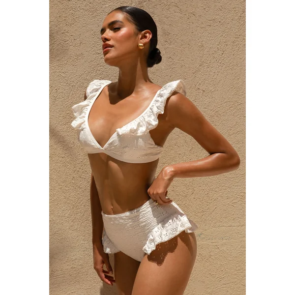 Sunkissed | Haut de bikini blanc en broderie avec volant