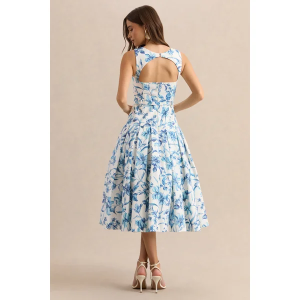 Sunnira | Robe mi-longue à imprimé porcelaine bleu avec encolure bateau et taille basse