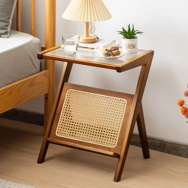 Table d'Appoint Boho avec Porte-revues Table de Chevet Polyvalente en Bambou avec Plateau en Verre Trempé Table d'Appoint en Forme de Z avec Étagère en Rotin Café