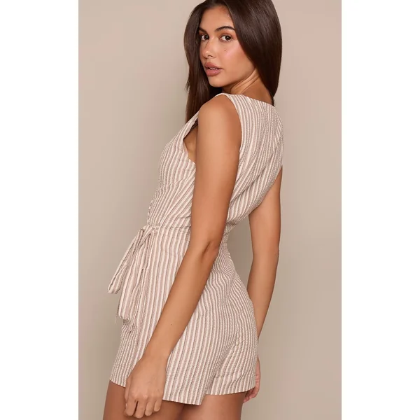 Taupe Combinaison-short À Rayures Fines Tissée Avec Détail Cache-cœur