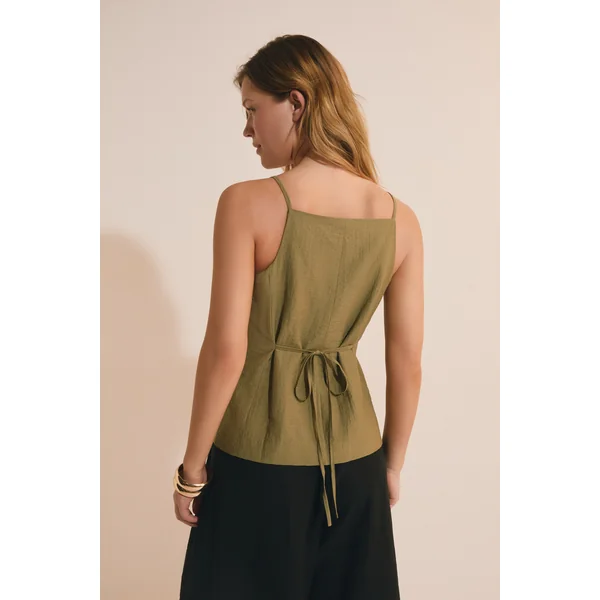 Top ajusté boutonné
