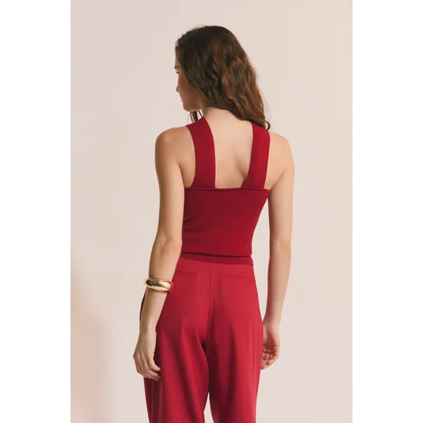 Top avec détail bijoux à l’avant