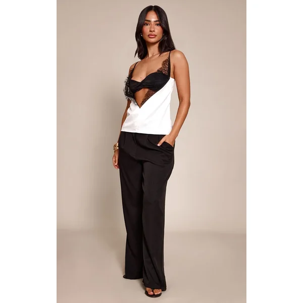 Top Petite À Découpes En Dentelle Avec Détail Soutien-gorge