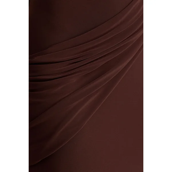 Tropic | Robe longue marron à encolure haute avec manche longue en cape et détails froncés