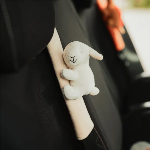 Ultra-soft children's seatbelt protector with plush