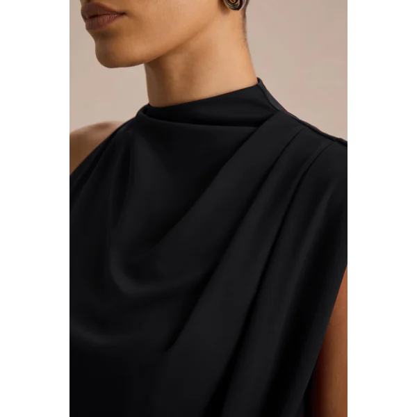 Umaira | Robe longue noire à encolure haute