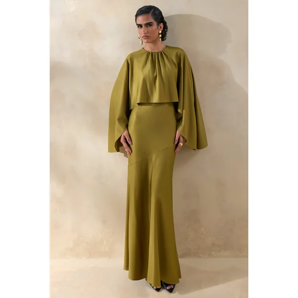 Vanthea | Robe longue olive en satin à encolure ronde avec manches cape