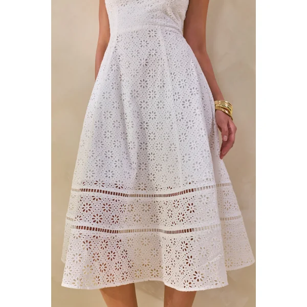 Veralia | Robe mi-longue blanche en broderie anglaise à encolure carrée et manches à nœuds