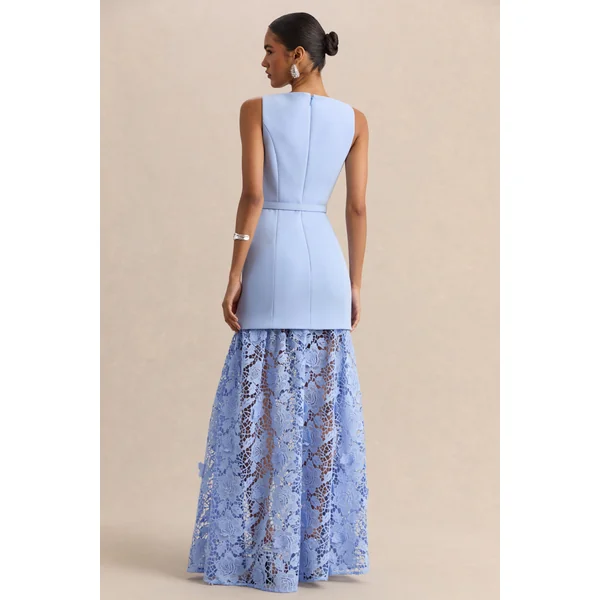 Verena | Robe longue bleu poudré à encolure bateau et ceinturée avec jupe en dentelle