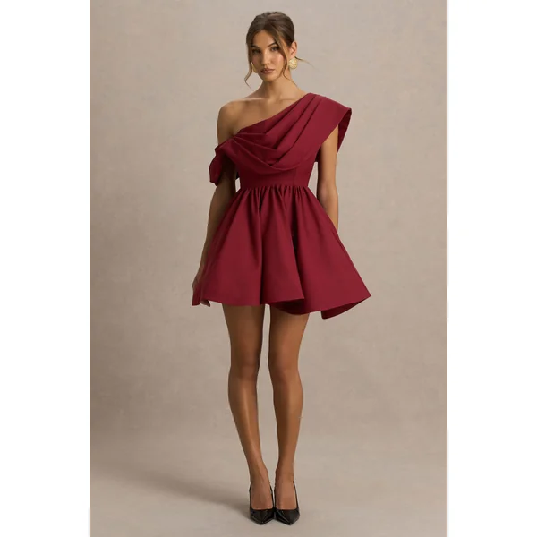 Verona | Mini-robe patineuse bordeaux à encolure asymétrique drapée