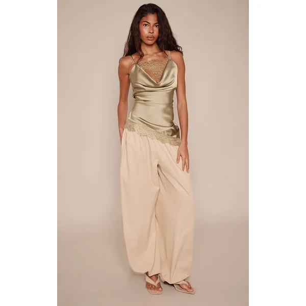 Vert Olive Top Asymétrique En Satin À Col Bénitier Avec Bordure En Dentelle