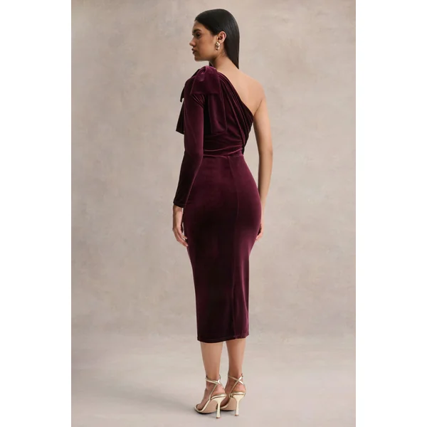 Vespera | Robe mi-longue bordeaux en velours à encolure asymétrique et détail nœud