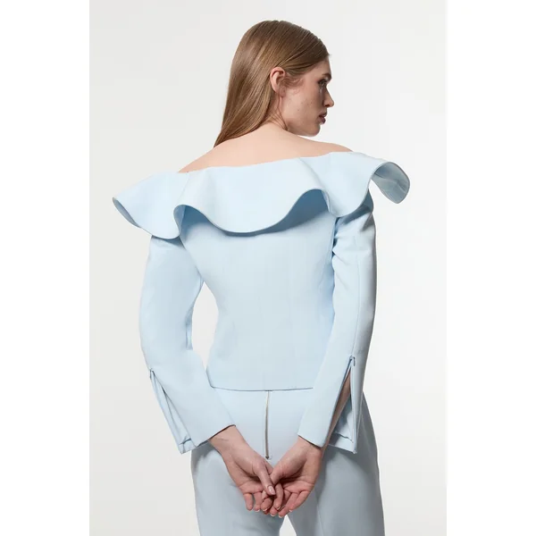 Veste Cintrée Asymétrique À Volant Spectaculaire