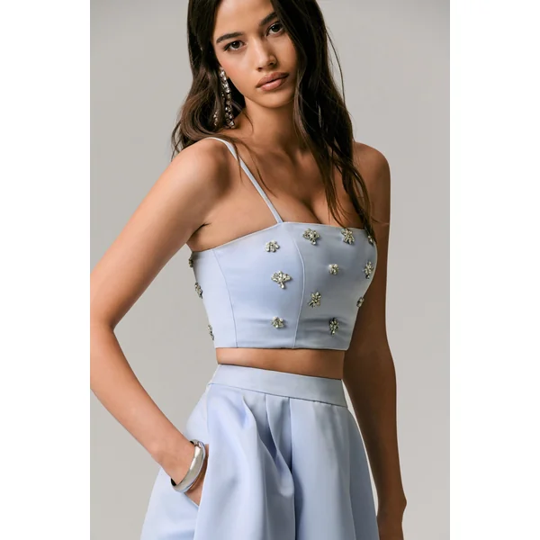 Vienna | Crop top en satin bleu orné