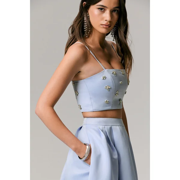 Vienna | Crop top en satin bleu orné