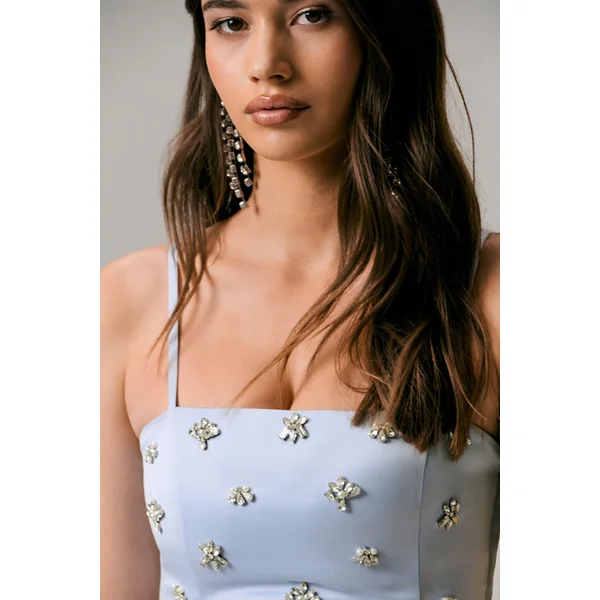 Vienna | Crop top en satin bleu orné