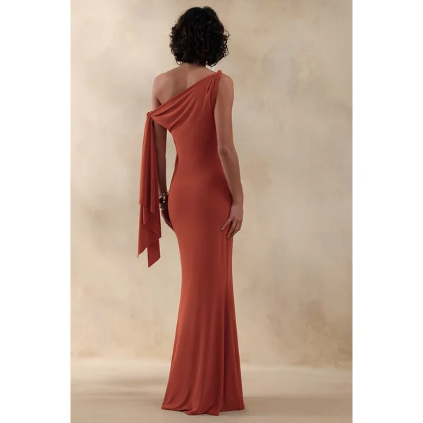 Vista | Robe longue rouille à encolure asymétrique avec détail de manche nouée