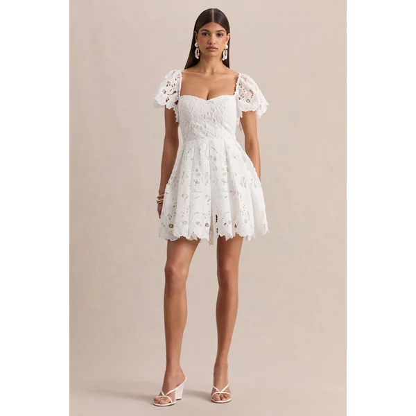 Vivi | Mini-robe blanche en dentelle à décolleté en cœur