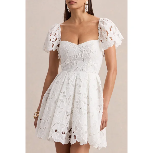 Vivi | Mini-robe blanche en dentelle à décolleté en cœur