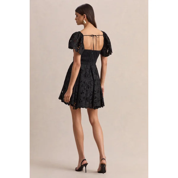 Vivi | Mini-robe noire en dentelle à encolure cœur