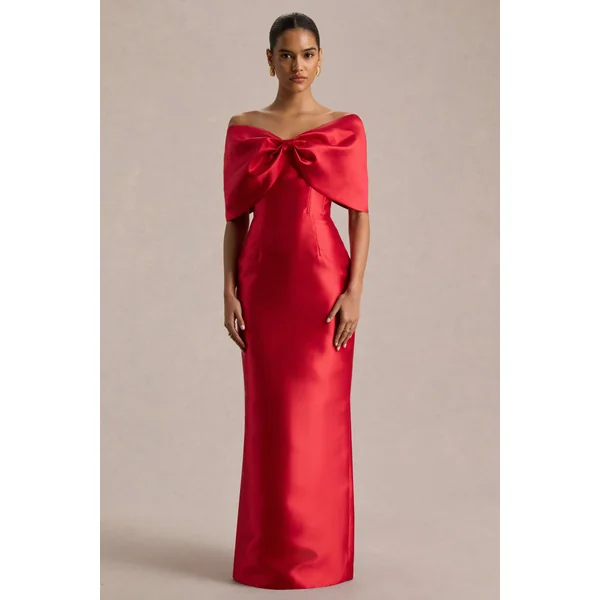 Wanting More | Robe longue en satin rouge avec cape et nœud oversize