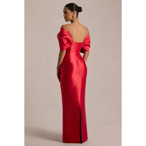 Wanting More | Robe longue en satin rouge avec cape et nœud oversize