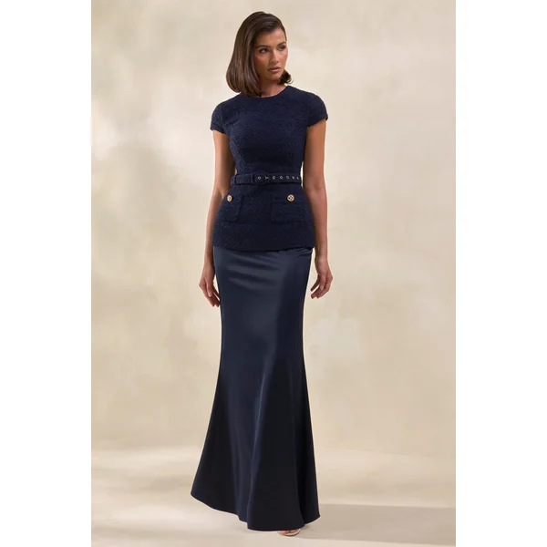 Whispera | Robe longue bleu marine à encolure ronde avec jupe en satin et détails de poches