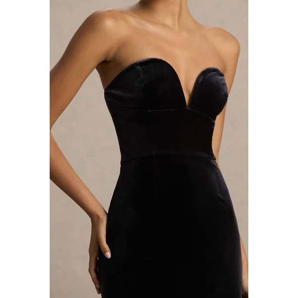 Yolanda | Robe longue noire en velours à décolleté en cœur