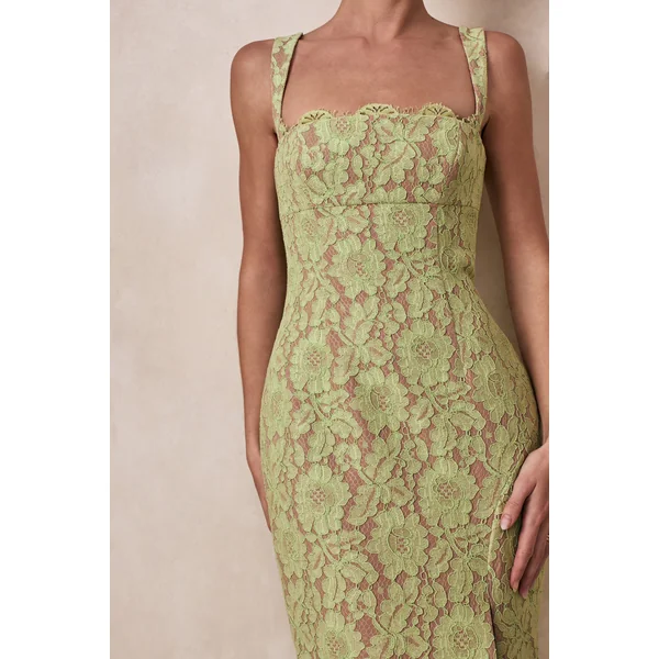 Zarisse | Robe longue en dentelle verte à encolure carrée