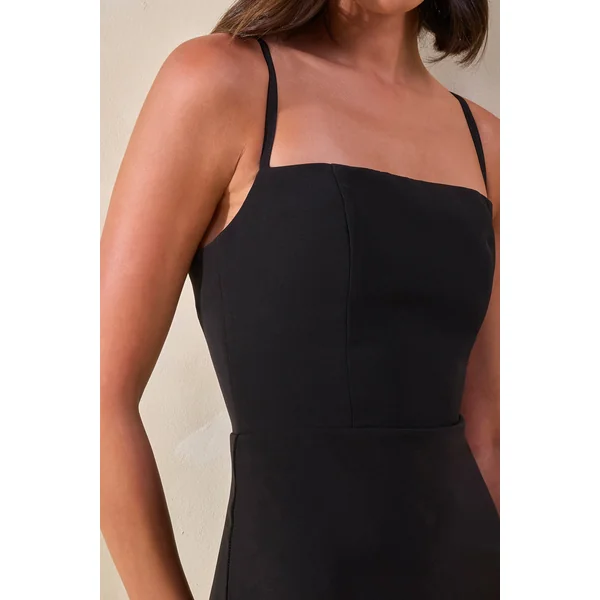 Zavira | Robe longue noire à encolure carrée