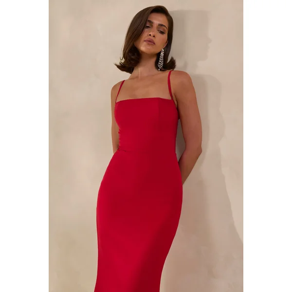 Zavira | Robe longue rouge à encolure carrée