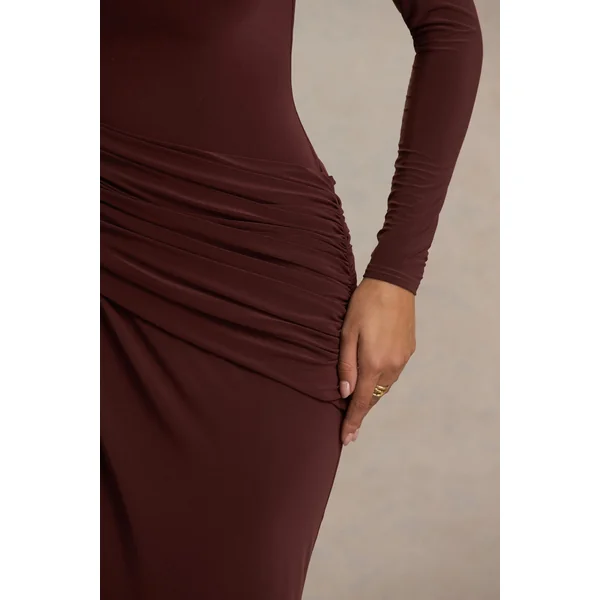 Zephyra | Robe longue marron drapée à col montant